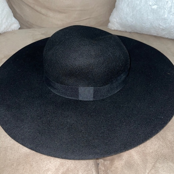 Forever 21 Accessories - NWT Forever 21 floppy 100% wool black hat